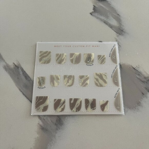 ManiMe Stick-On Gel Manicure - Carrara Marble - Picture 1 of 3